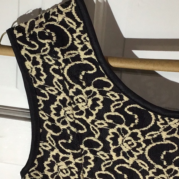 Julie’s Closet Chic Black and Cream Lace and Sheer  Sleeveless Blouse - Picture 5 of 13